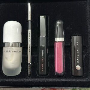 Marc Jacobs effortlessly irresistible 5 piece beauty collection